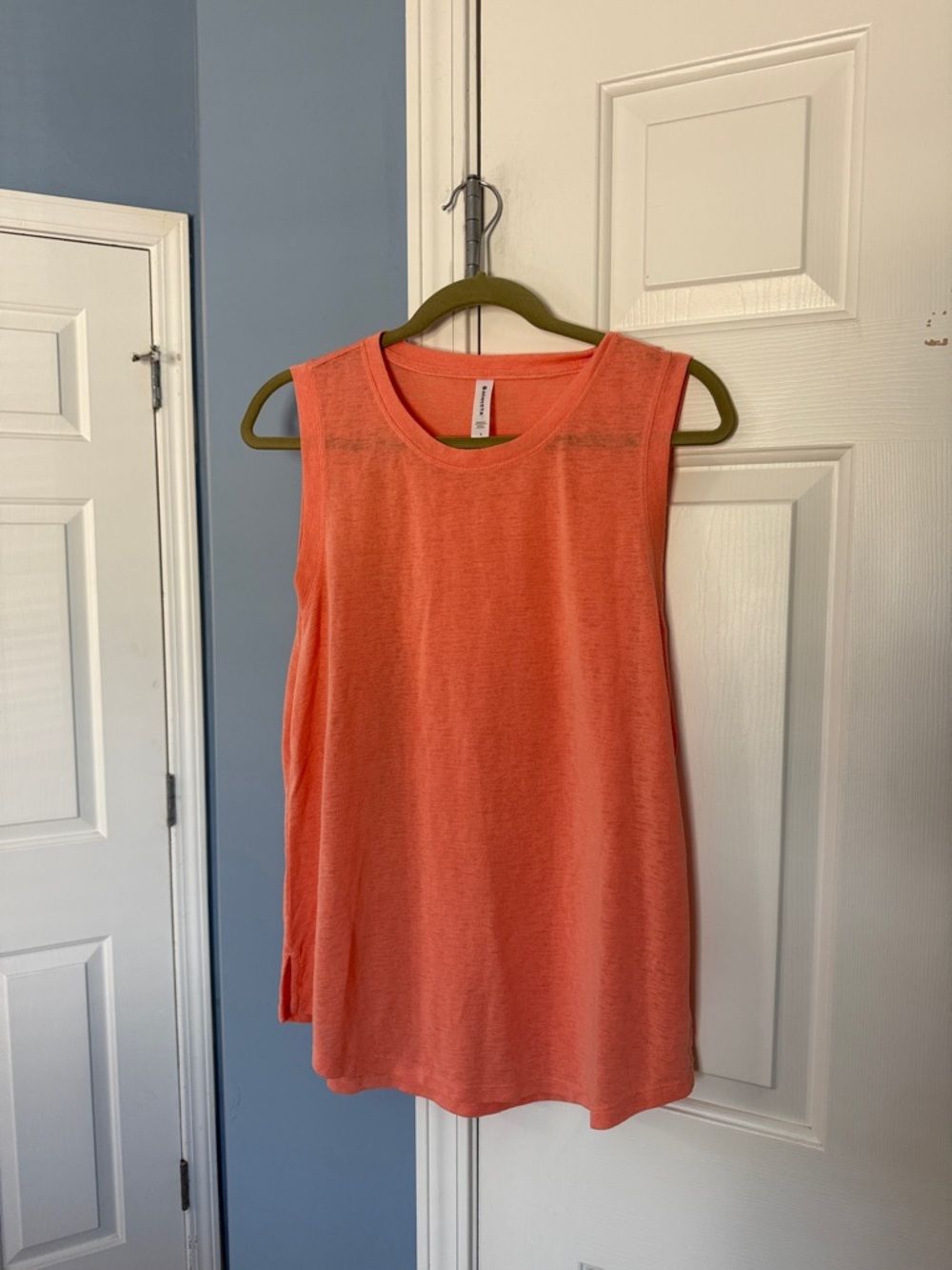 Athleta breezy tank coral L
